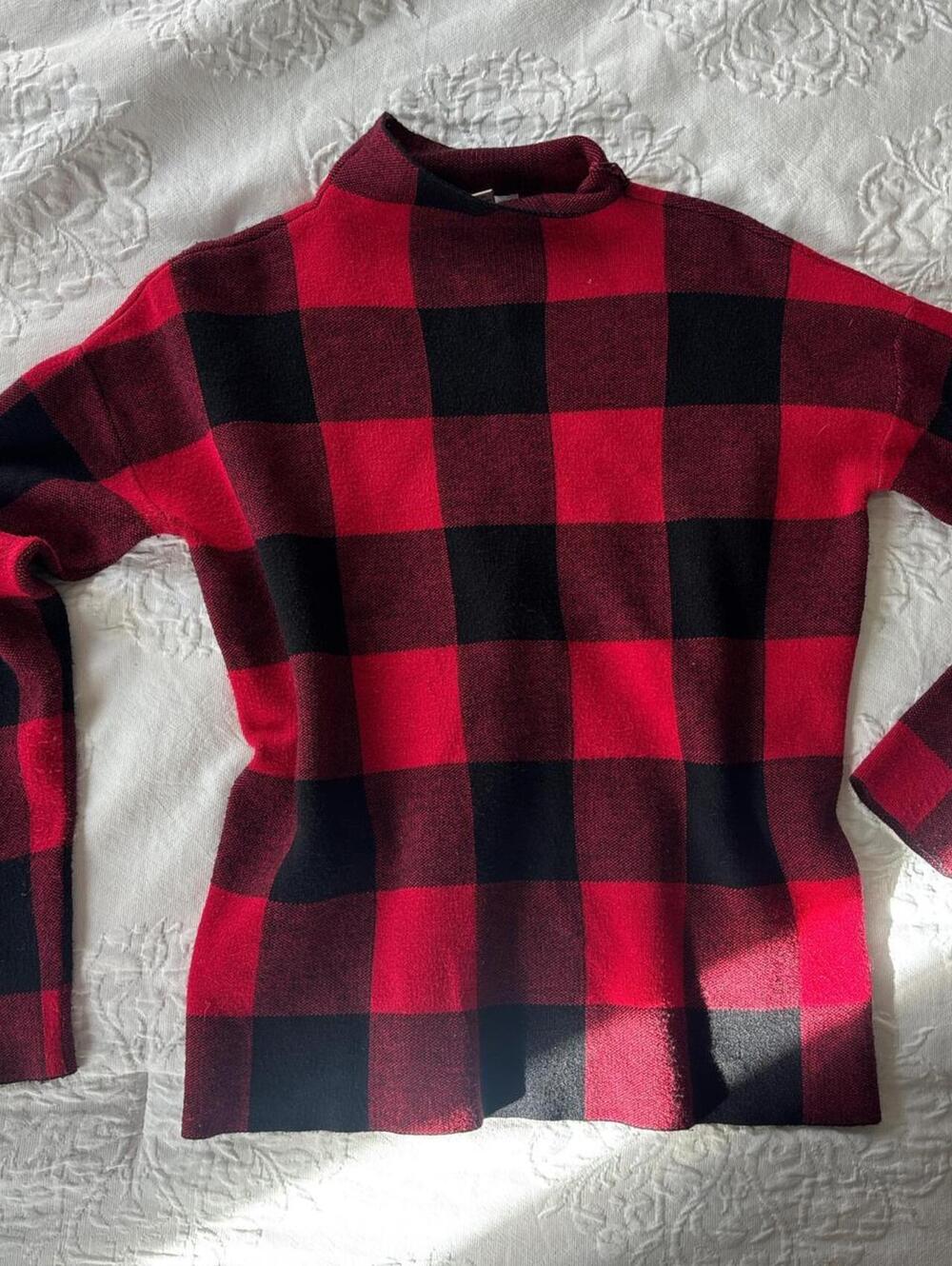 Tommy Bahama red plaid Christmas sweater, sz small